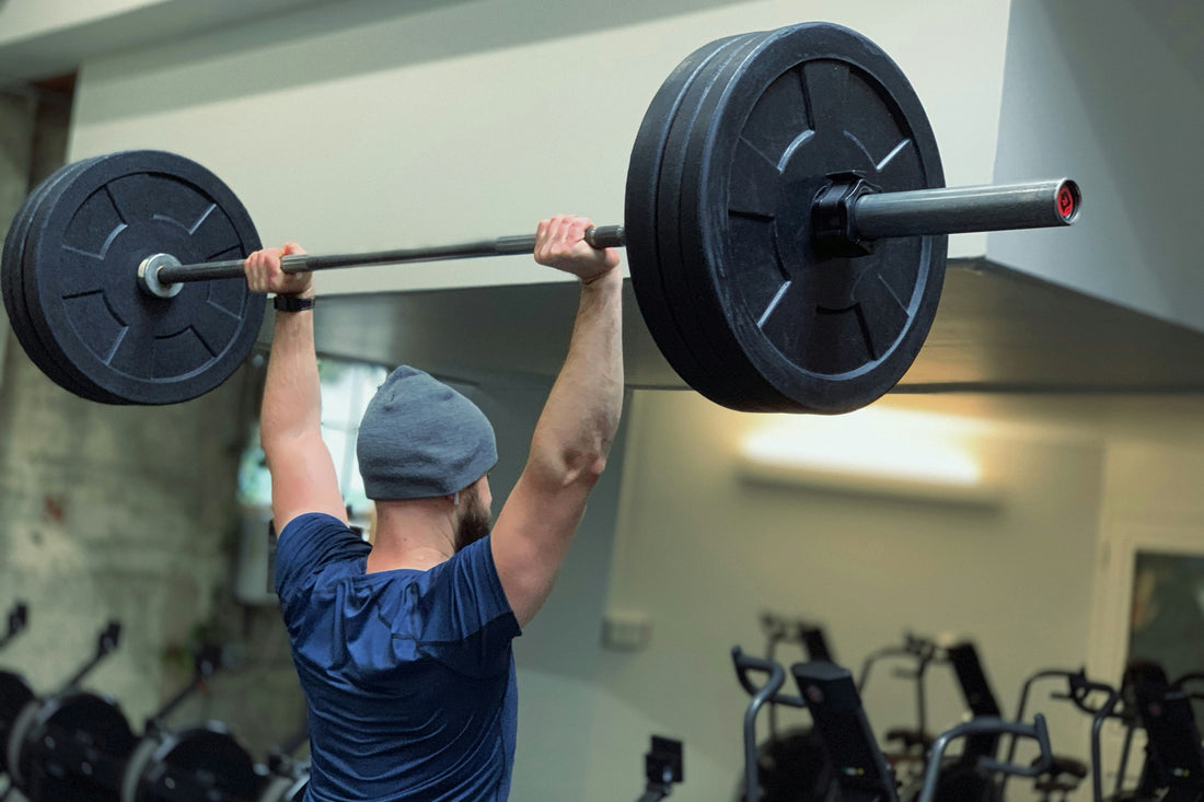 man at the gym lifting weights after a functional beverage